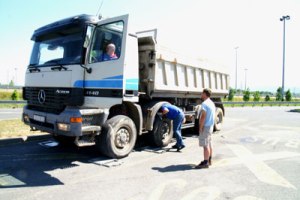 hrvatski inspektori cestovnoga prometa u suradnji sa slovenskim kolegama obavljaju inspekcijske nadzor na sudinicima u prometu